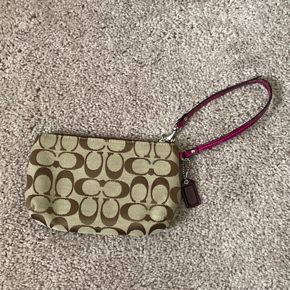 Coach Classic Pattern with Pink Accent Wristlet - Picture 6 of 8